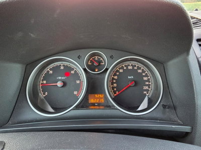 Opel Zafira 1.9 CDTI 120CV Cosmo (16)