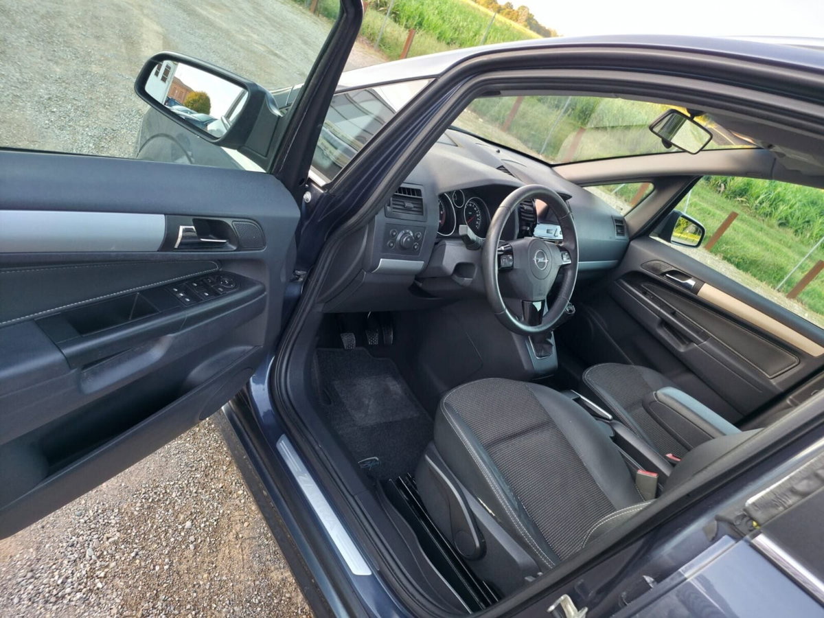 Opel Zafira 1.9 CDTI 120CV Cosmo (17)