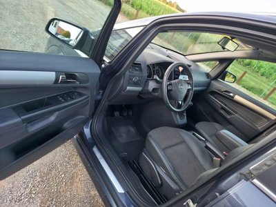 Opel Zafira 1.9 CDTI 120CV Cosmo (17)