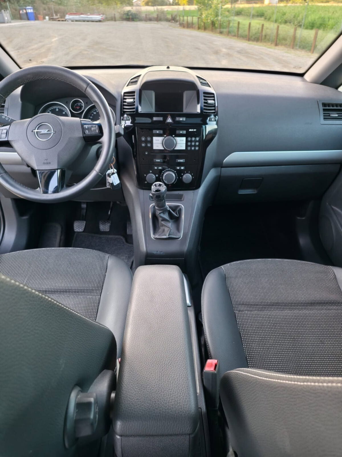 Opel Zafira 1.9 CDTI 120CV Cosmo (18)