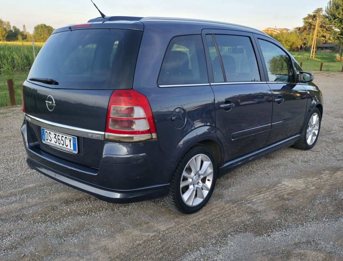 Opel Zafira 1.9 CDTI 120CV Cosmo (3)