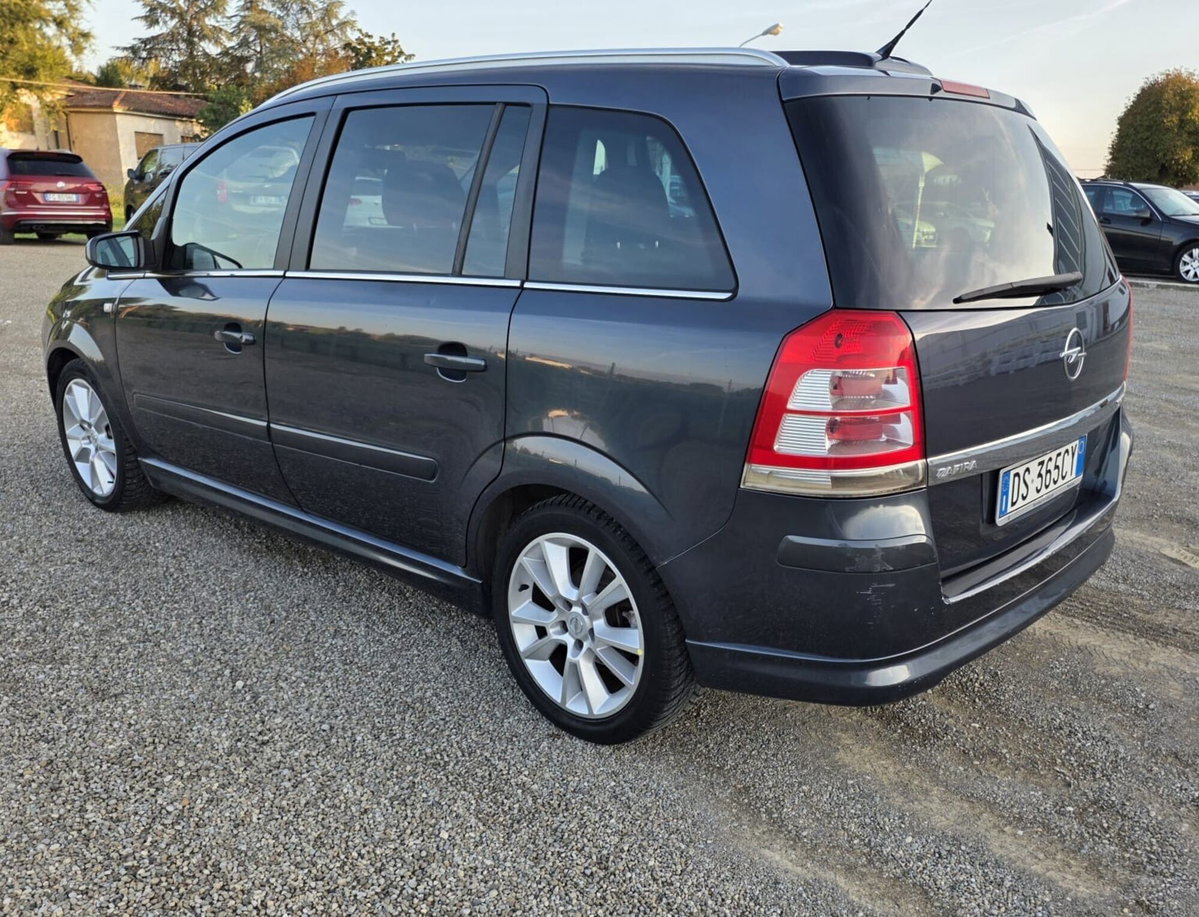 Opel Zafira 1.9 CDTI 120CV Cosmo (4)