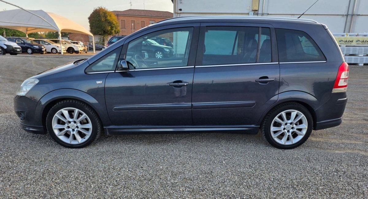 Opel Zafira 1.9 CDTI 120CV Cosmo (7)
