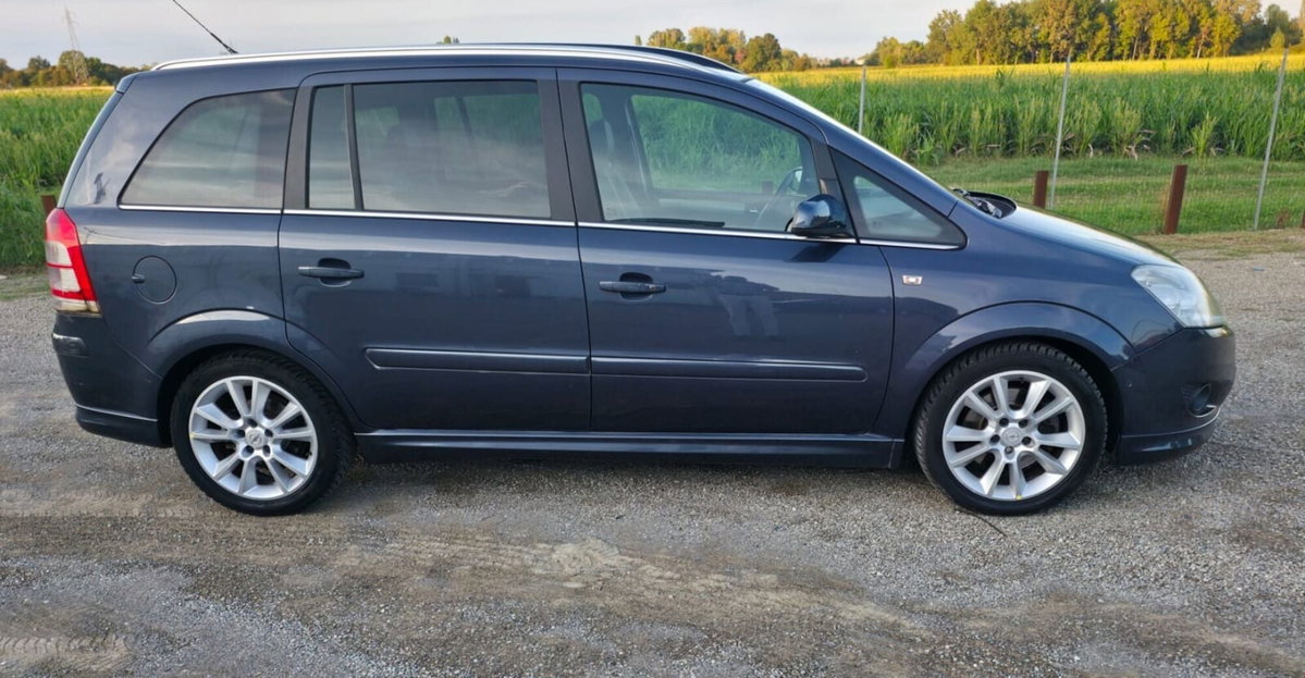 Opel Zafira 1.9 CDTI 120CV Cosmo (8)