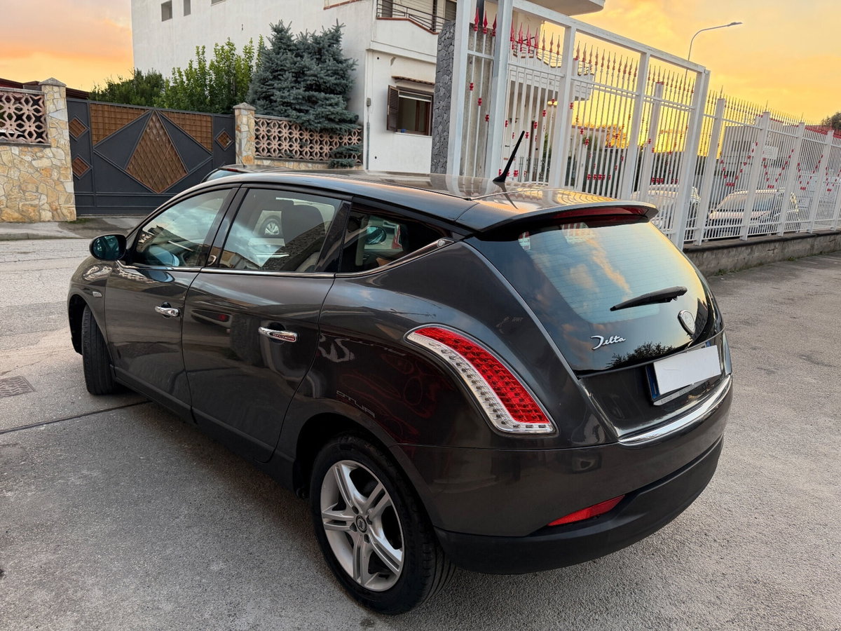 Lancia Delta 1.6 MJT DPF Argento (4)