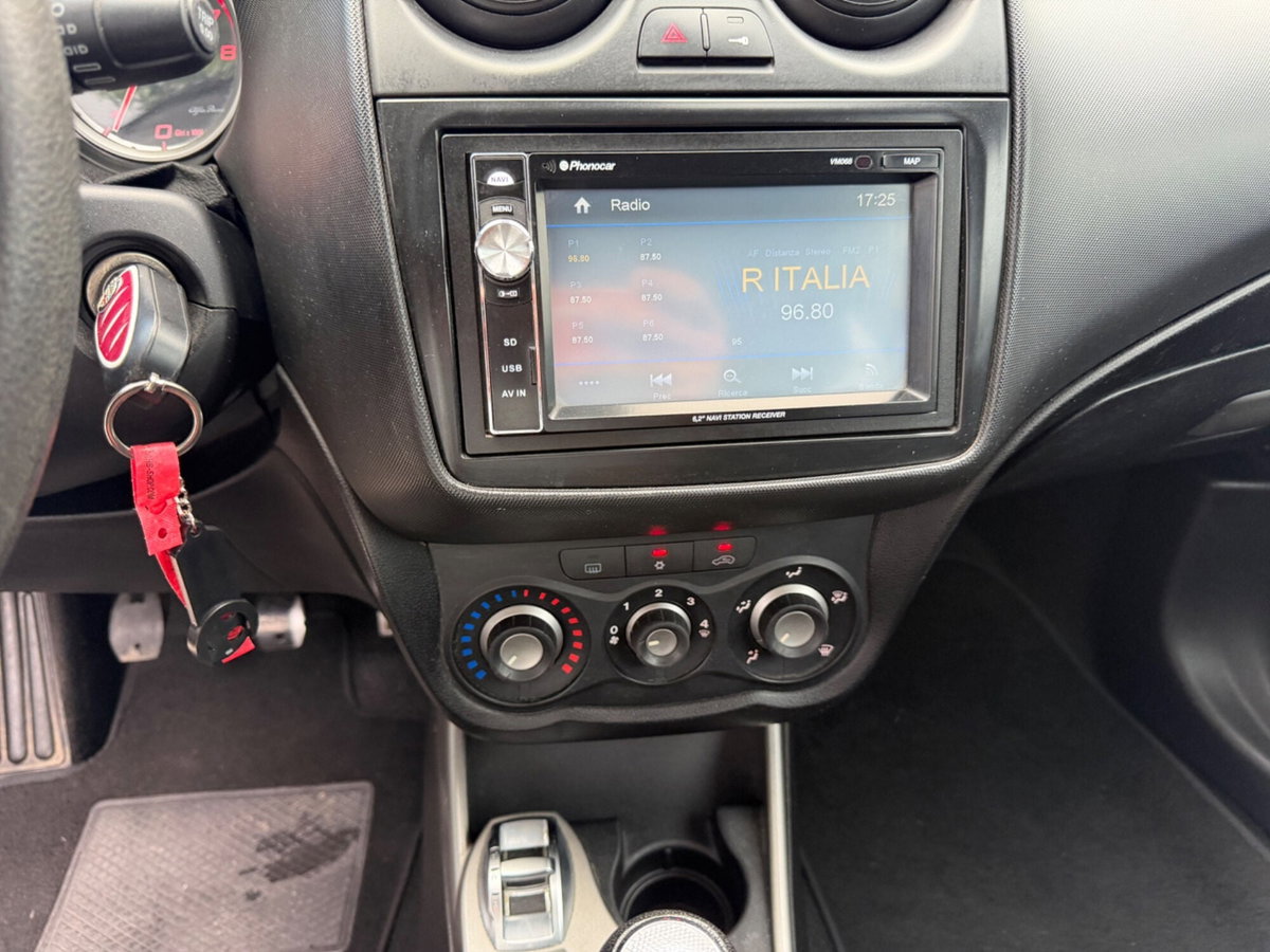 Alfa Romeo MiTo 1.4 78 CV 8V S&S Distinctive (10)