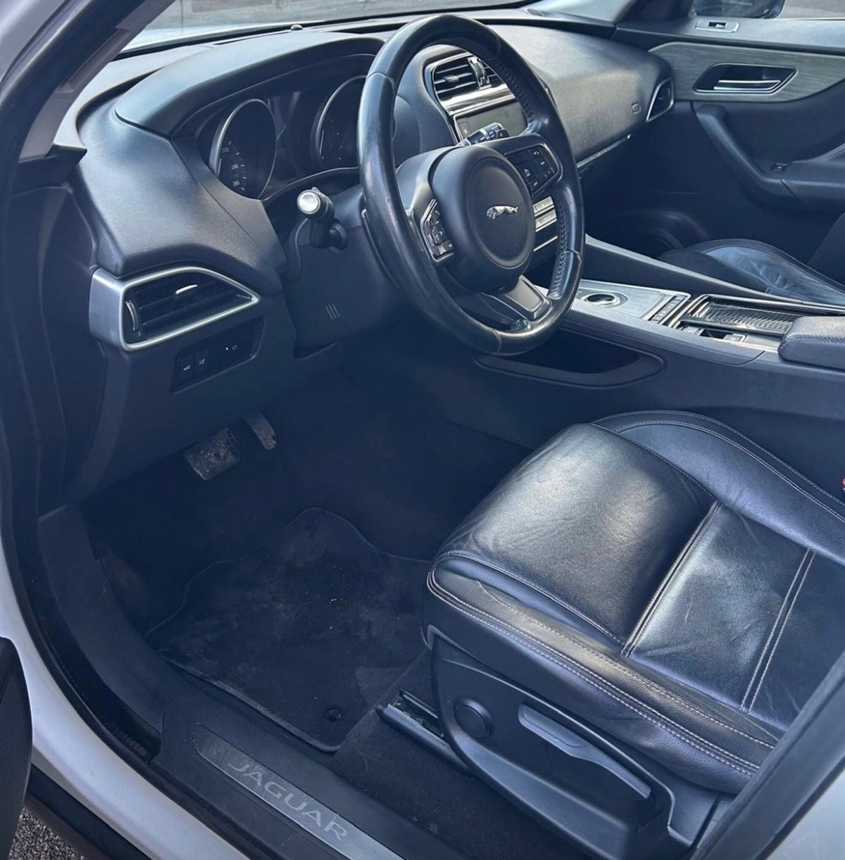 Jaguar F-Pace 2.0 D 180 CV AWD Prestige (2)