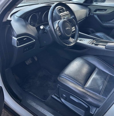 Jaguar F-Pace 2.0 D 180 CV AWD Prestige (2)