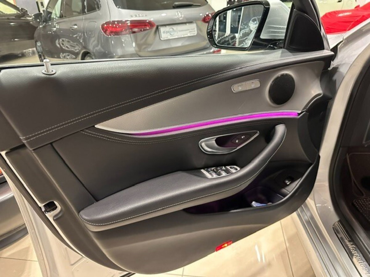 Mercedes-Benz Classe E 220 d Auto Premium Plus (11)