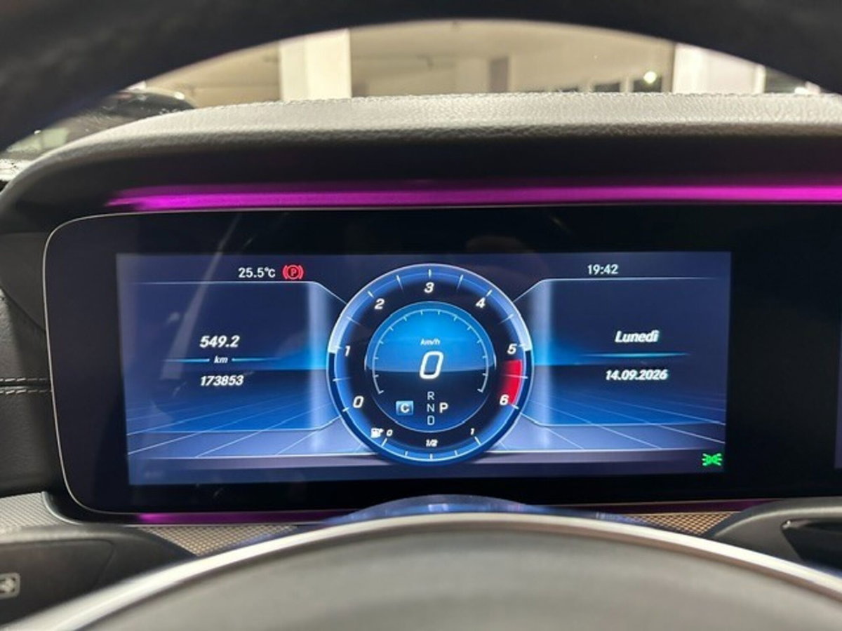 Mercedes-Benz Classe E 220 d Auto Premium Plus (15)