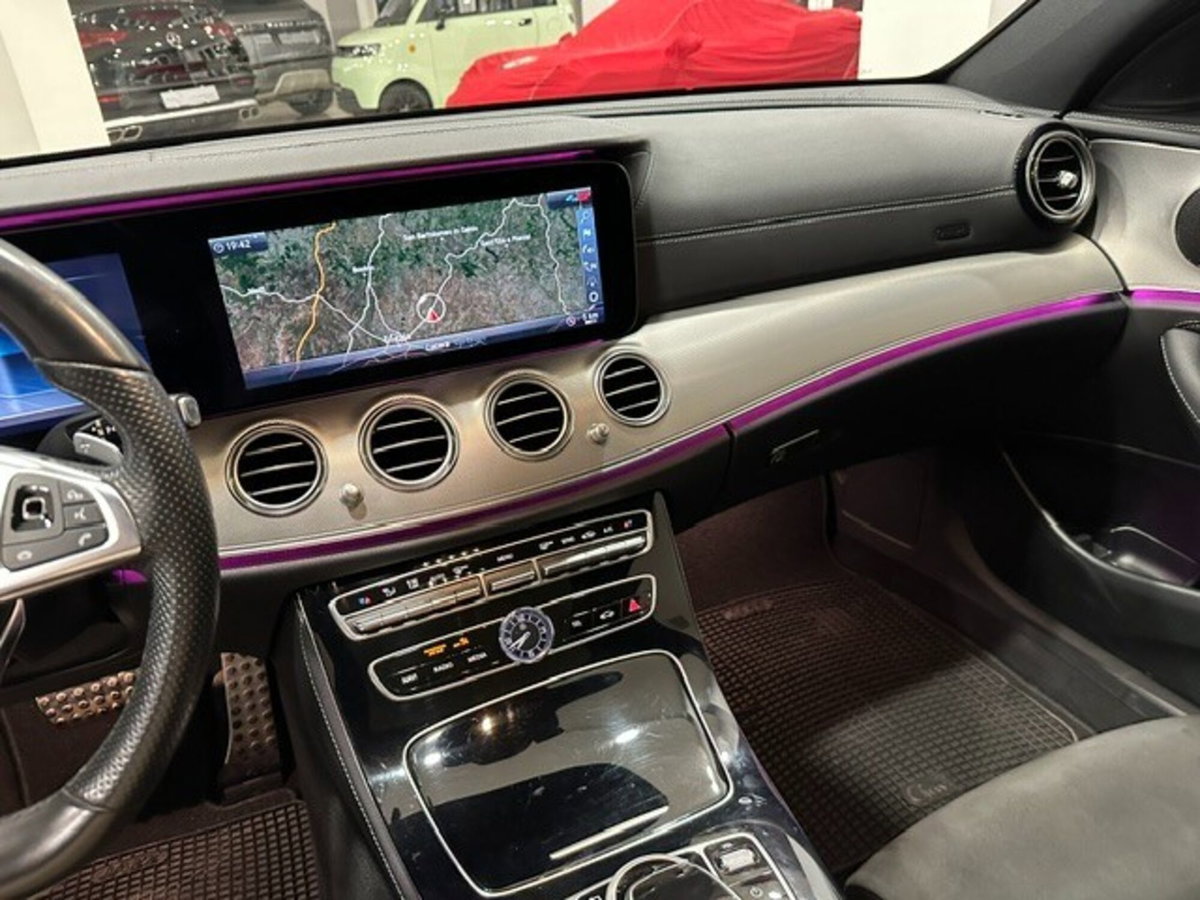 Mercedes-Benz Classe E 220 d Auto Premium Plus (16)