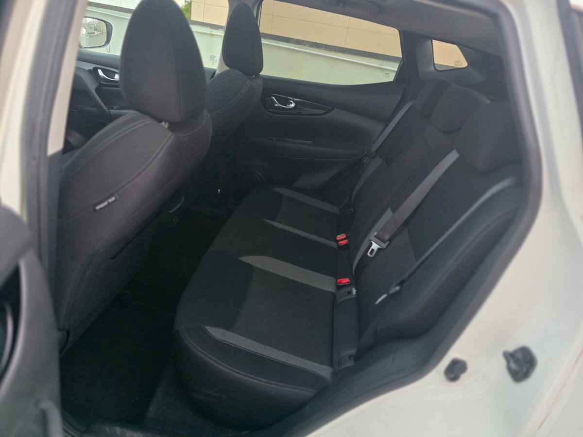 Nissan Qashqai 1.3 DIG-T 140 CV Tekna (10)