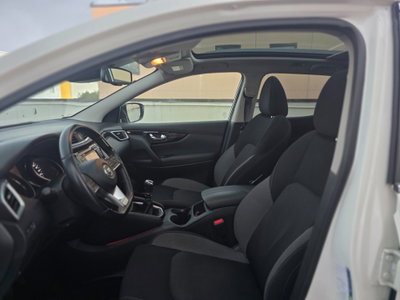 Nissan Qashqai 1.3 DIG-T 140 CV Tekna (11)