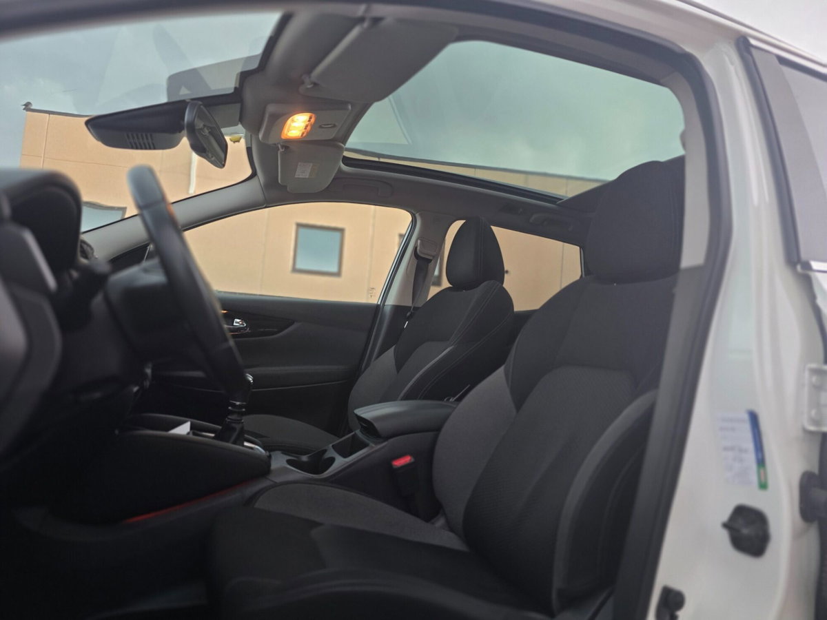 Nissan Qashqai 1.3 DIG-T 140 CV Tekna (12)