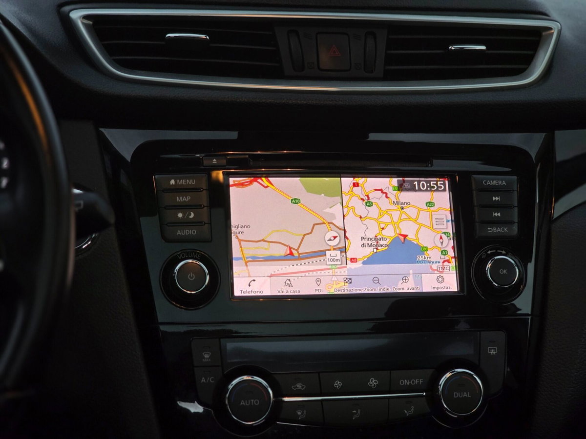 Nissan Qashqai 1.3 DIG-T 140 CV Tekna (9)