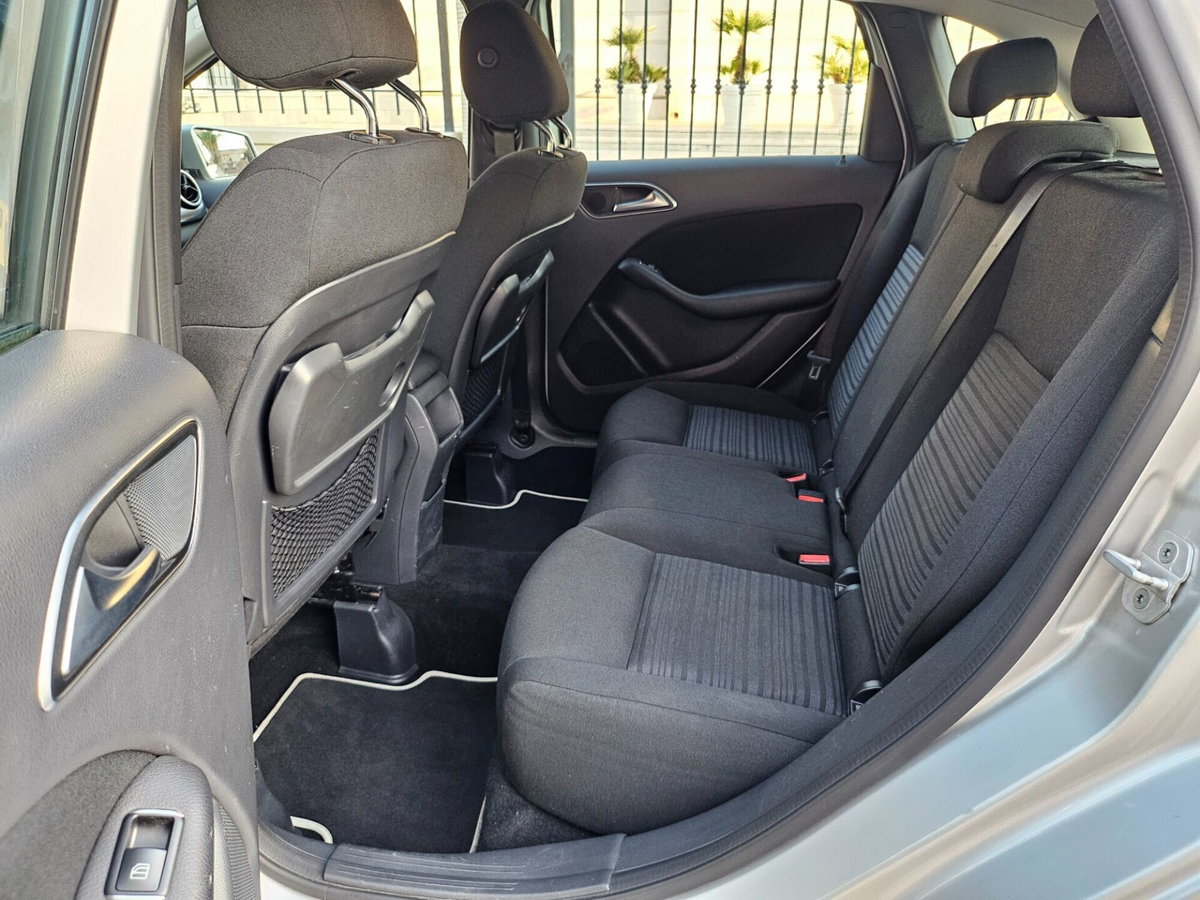 Mercedes-Benz Classe B 180 d Executive (10)