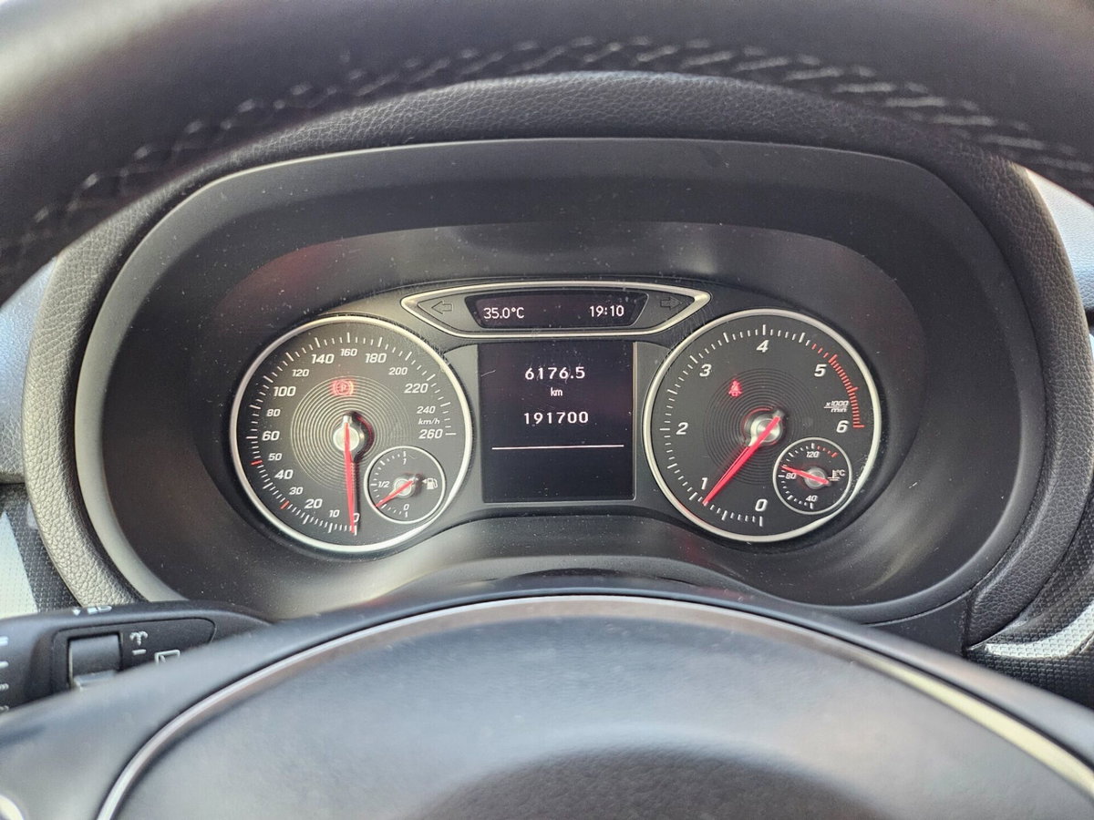 Mercedes-Benz Classe B 180 d Executive (13)