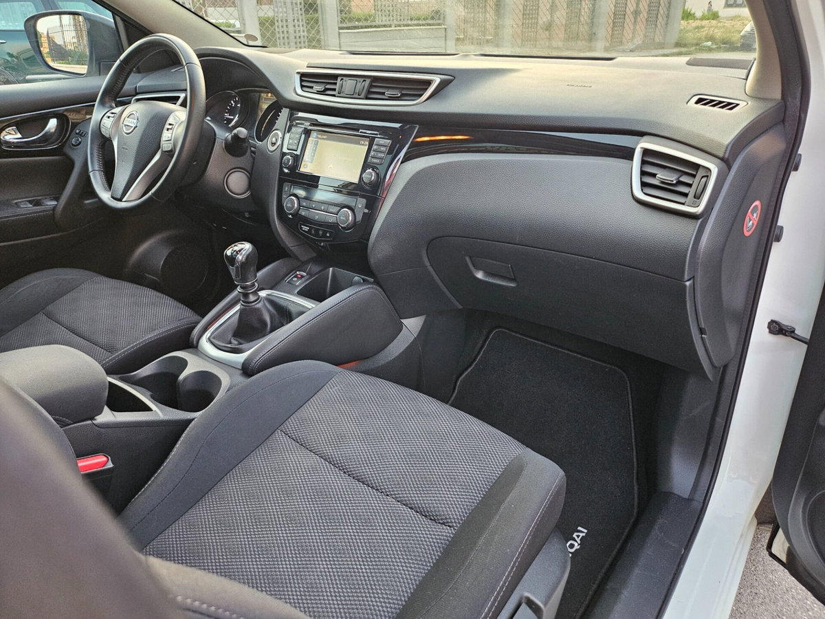 Nissan Qashqai 1.5 dCi N-Connecta (6)
