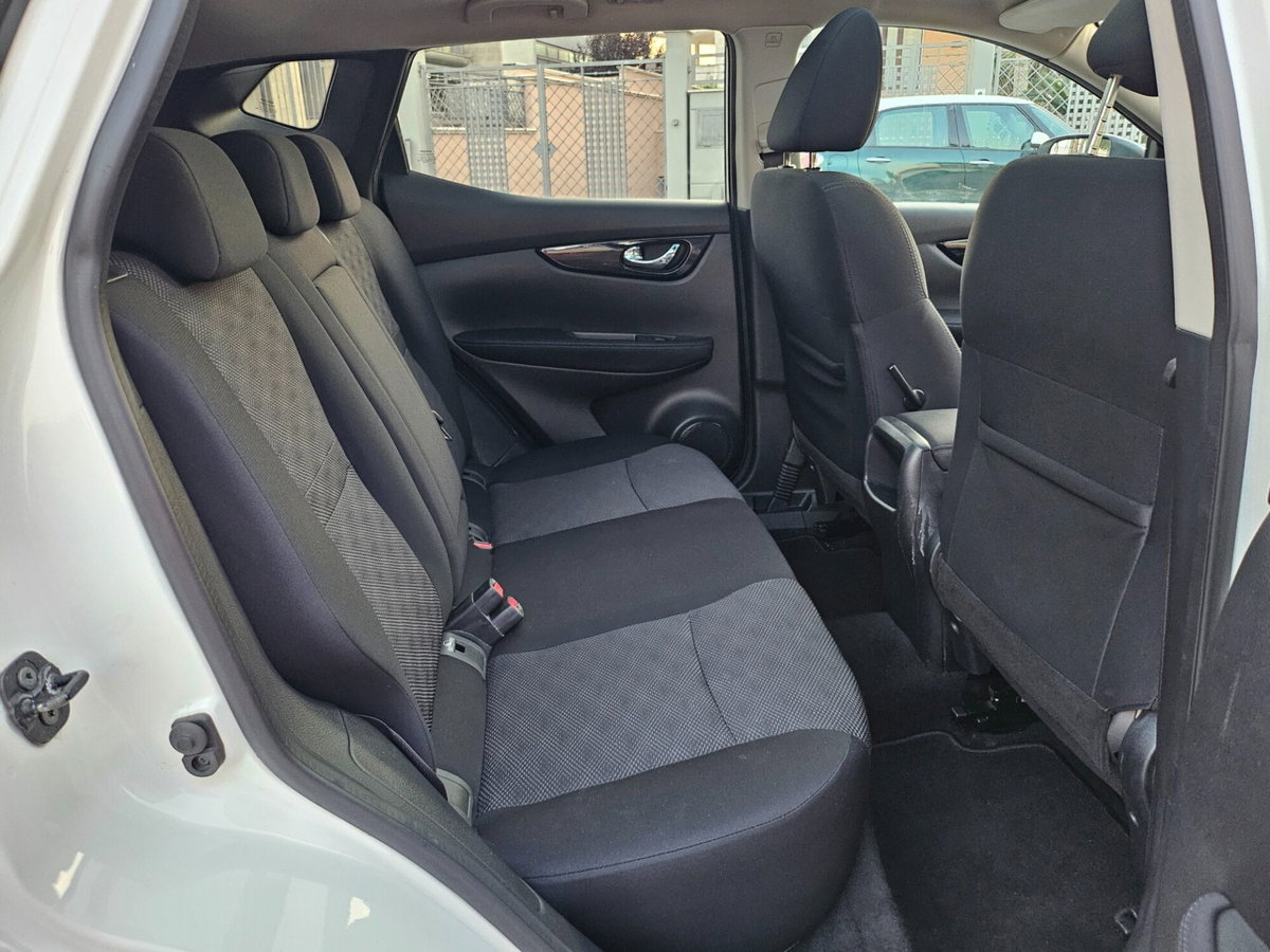 Nissan Qashqai 1.5 dCi N-Connecta (9)