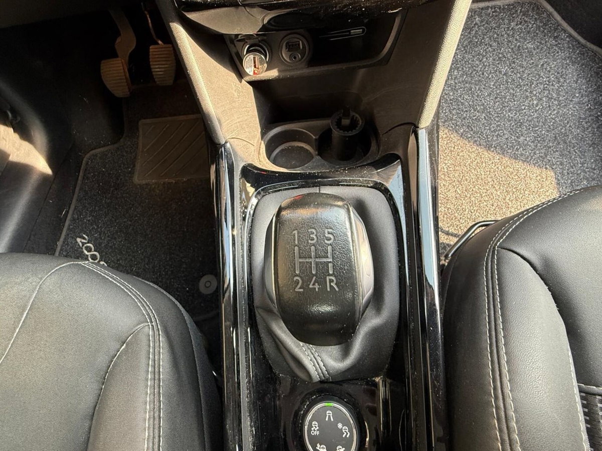 Peugeot 2008 Turbo 110 S&S Allure (15)