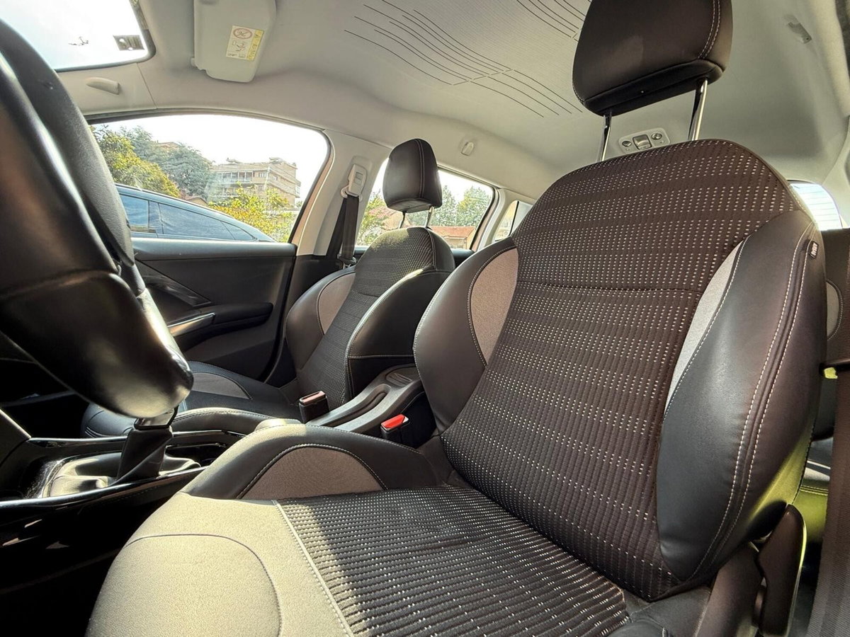 Peugeot 2008 Turbo 110 S&S Allure (17)