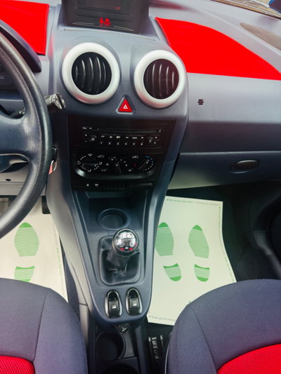 Peugeot 1007 1.4 Happy (20)