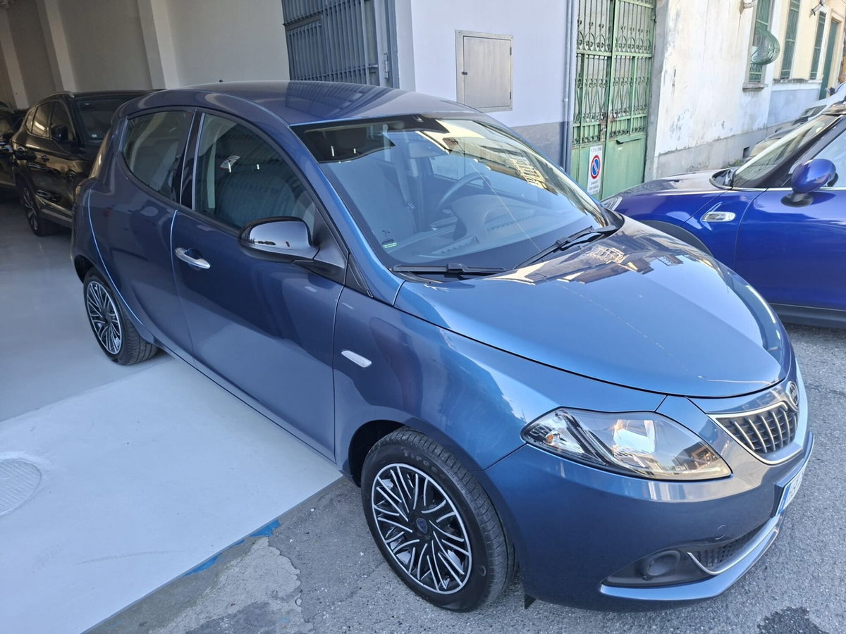 Lancia Ypsilon 1.0 FireFly 5 porte S&S Hybrid Ecochic Silver