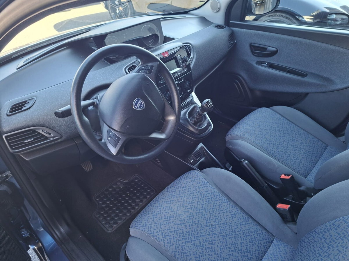 Lancia Ypsilon 1.0 FireFly 5 porte S&S Hybrid Ecochic Silver (12)