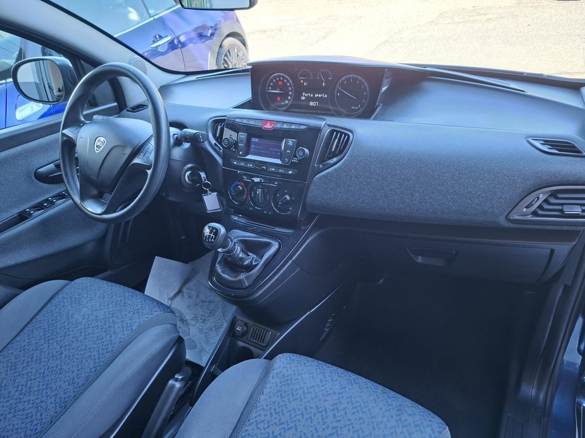 Lancia Ypsilon 1.0 FireFly 5 porte S&S Hybrid Ecochic Silver (13)