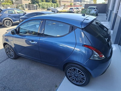 Lancia Ypsilon 1.0 FireFly 5 porte S&S Hybrid Ecochic Silver (2)