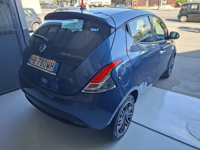 Lancia Ypsilon 1.0 FireFly 5 porte S&S Hybrid Ecochic Silver (8)