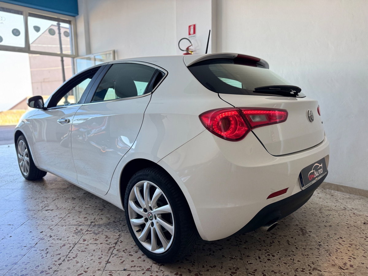 Alfa Romeo Giulietta 1.6 JTDm Business 120cv (4)