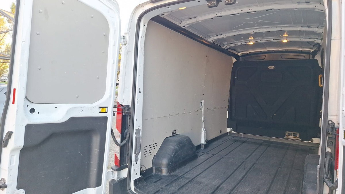 Ford Transit Furgone 350 2.0TDCi EcoBlue MHEV 130CV PL-TM Furgone Titan. (10)