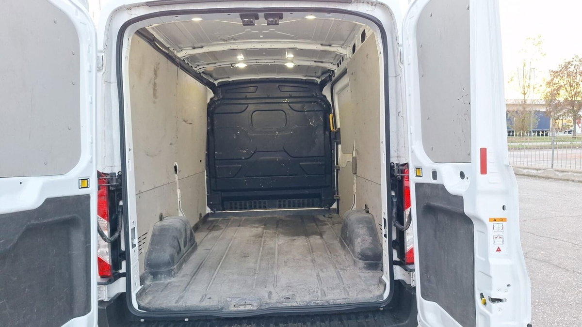 Ford Transit Furgone 350 2.0TDCi EcoBlue MHEV 130CV PM-TM Furgone Titan. (11)