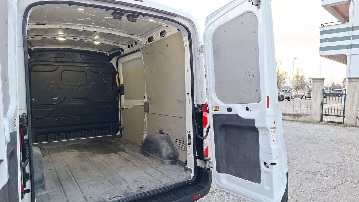 Ford Transit Furgone 350 2.0TDCi EcoBlue MHEV 130CV PM-TM Furgone Titan. (12)
