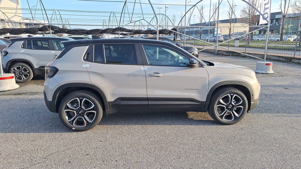Jeep Avenger 1.2 turbo Summit fwd 100cv (8)