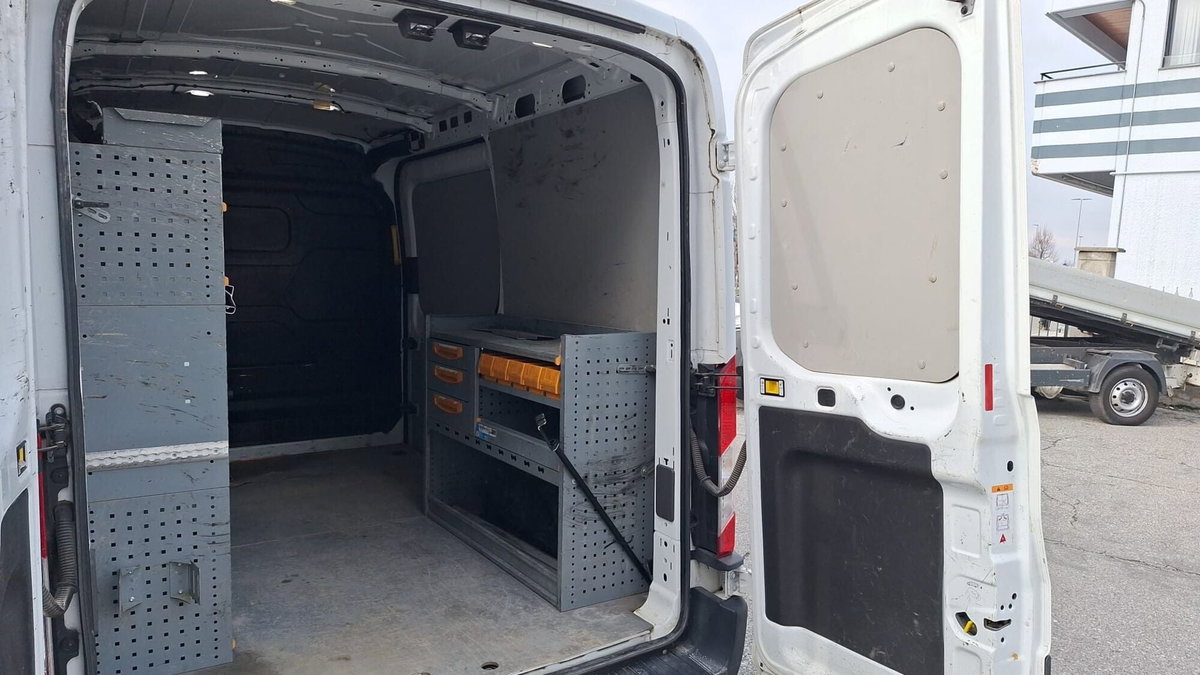 Ford Transit Furgone 350 2.0TDCi EcoBlue MHEV 130CV PM-TM Furgone Titan. (10)