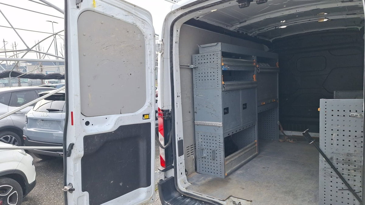 Ford Transit Furgone 350 2.0TDCi EcoBlue MHEV 130CV PM-TM Furgone Titan. (11)