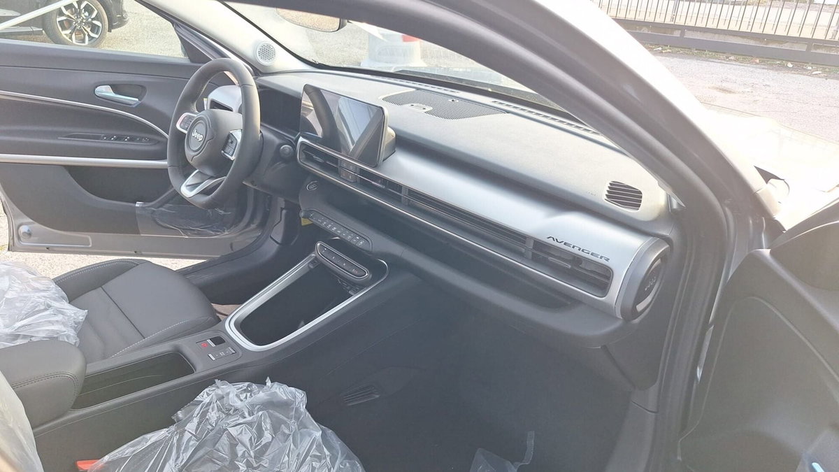 Jeep Avenger 1.2 turbo Summit fwd 100cv (14)