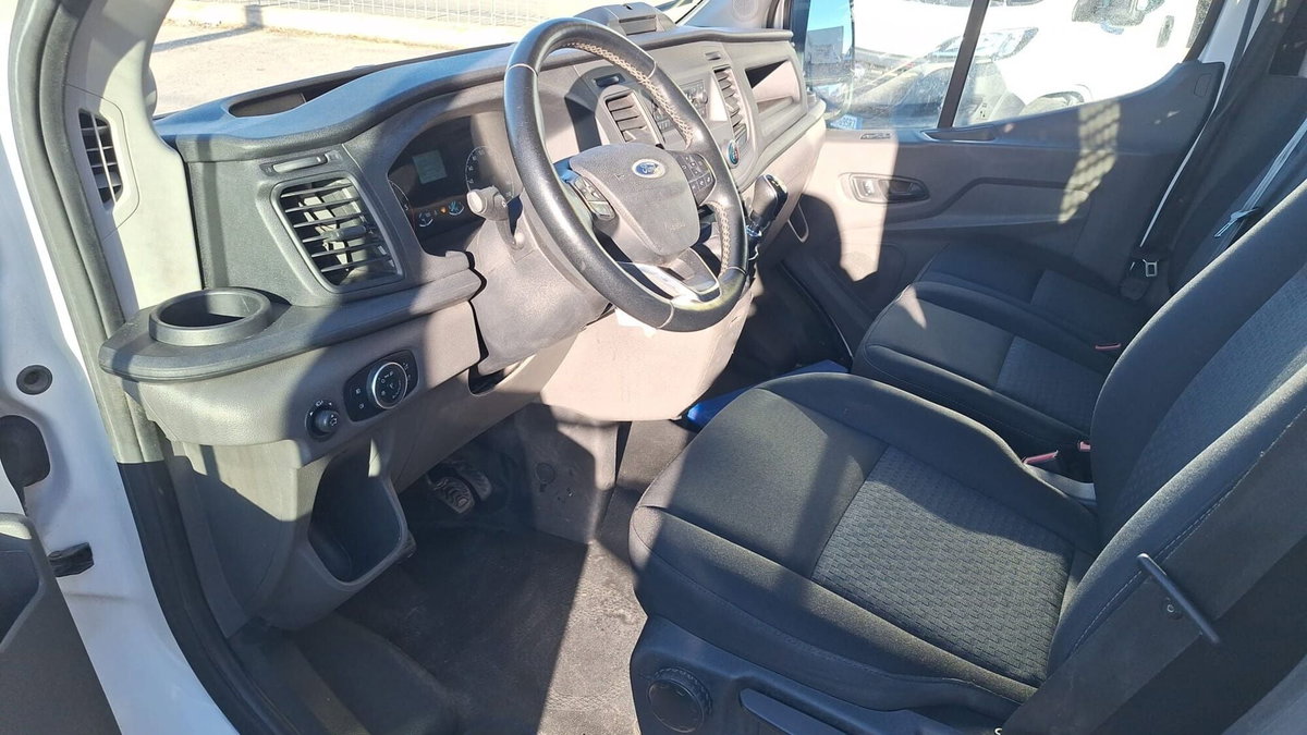 Ford Transit Furgone 350 2.0TDCi EcoBlue MHEV 170CV PL-TM Combi Trail (11)