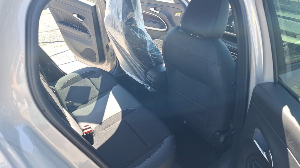 Jeep Avenger 1.2 turbo Summit fwd 100cv (12)