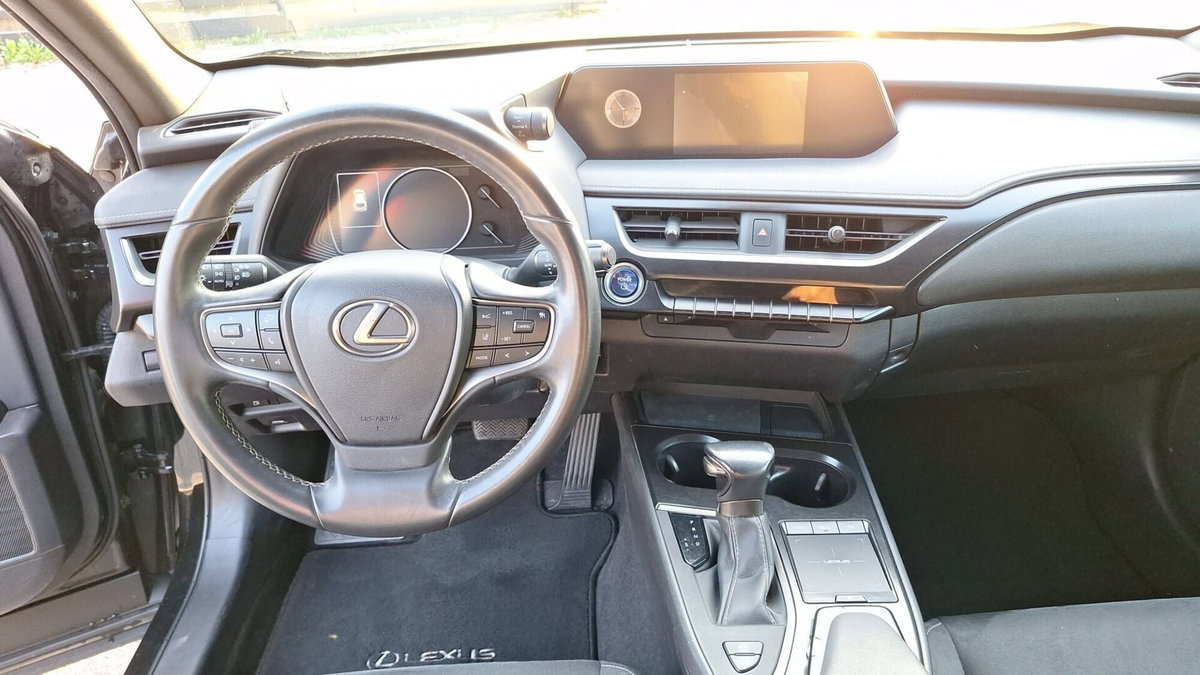 Lexus UX Hybrid Business (15)