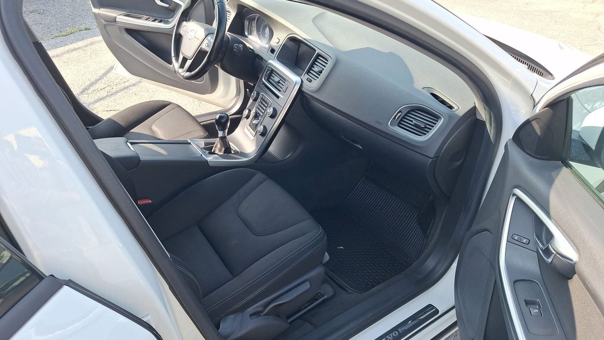 Volvo V60 D2 1.6 Business (13)