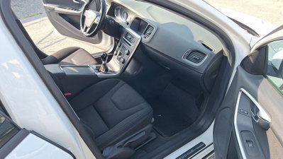 Volvo V60 D2 1.6 Business (13)