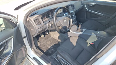 Volvo V60 D2 1.6 Business (9)