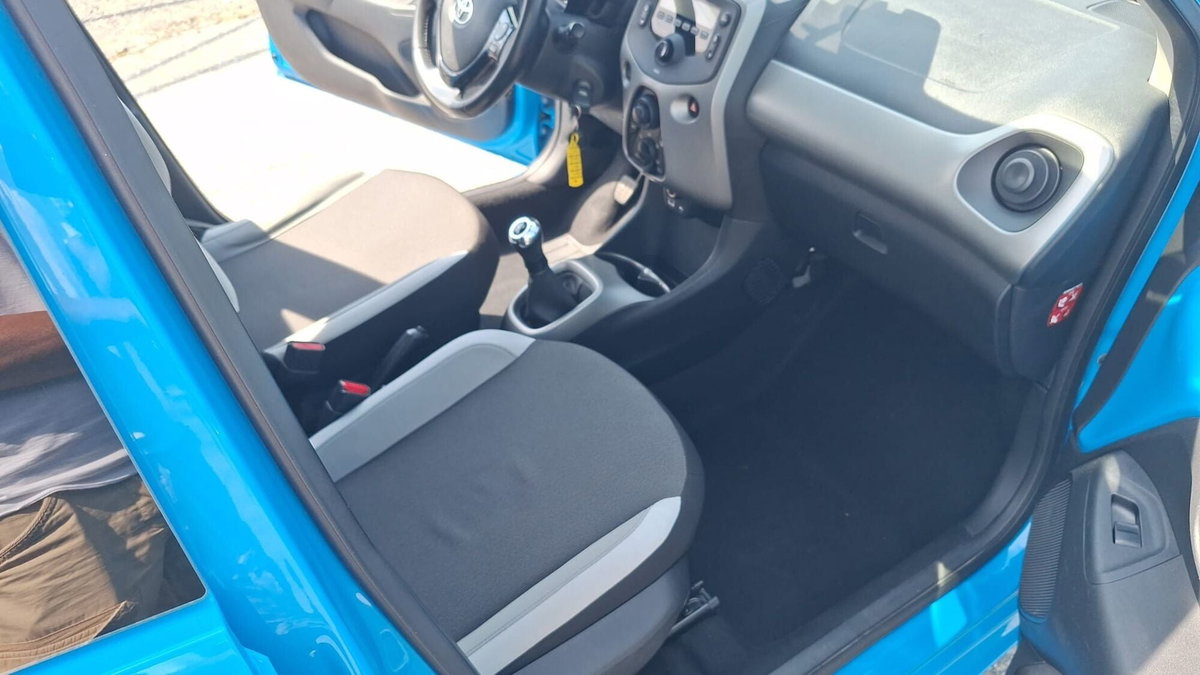 Toyota Aygo 1.0 VVT-i 69 CV 5 porte x-cool TSS (15)