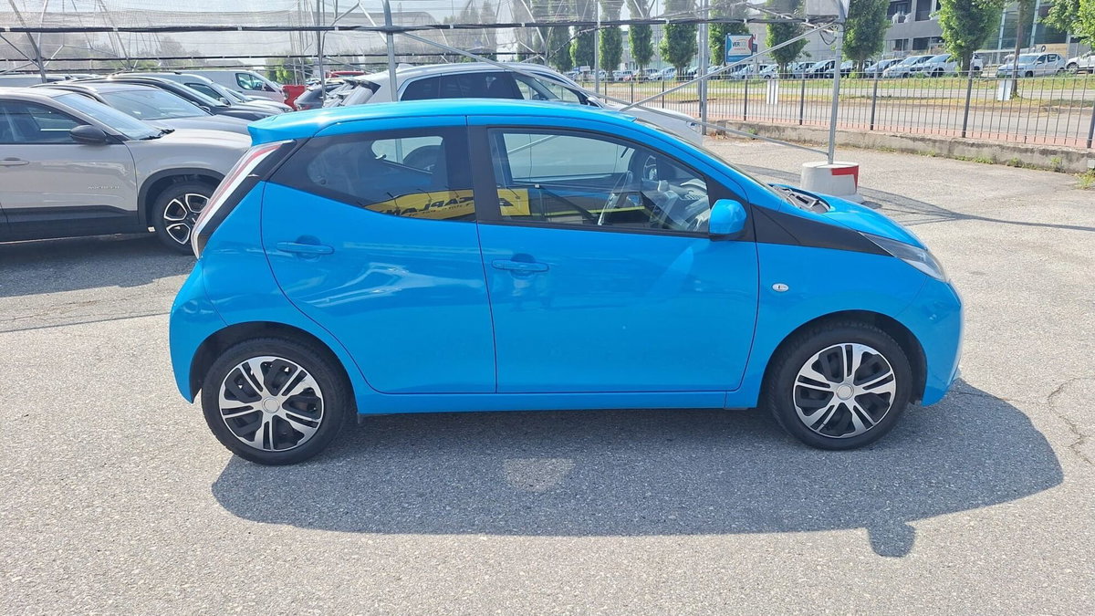 Toyota Aygo 1.0 VVT-i 69 CV 5 porte x-cool TSS (6)
