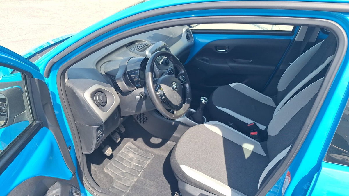 Toyota Aygo 1.0 VVT-i 69 CV 5 porte x-cool TSS (9)