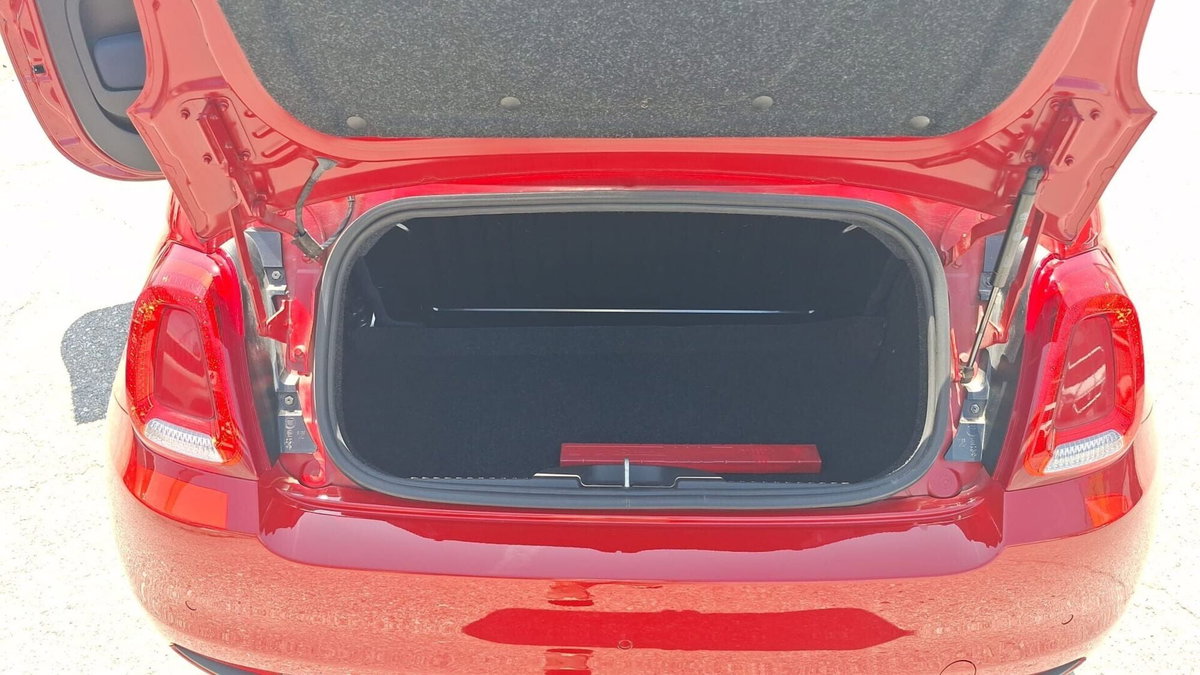 Fiat 500 Cabrio 1.0 Hybrid Red (11)