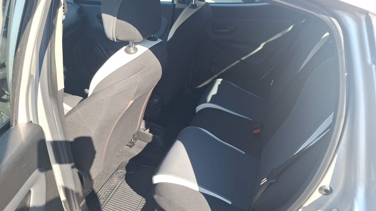 Lancia Ypsilon 1.2 69 CV 5 porte Elefantino (11)